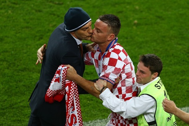 Nụ hôn bất diệt và ký ức đáng nhớ nhất về Slaven Bilic ở EURO 2012.